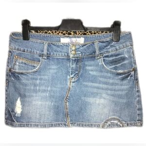 CHOLE DISTRESSED JEAN MINI SKIRT